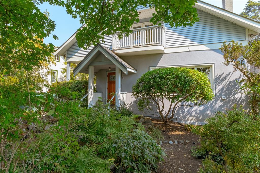 Third View of 915 Oliver St, Oak Bay, BC, V8S 4W5