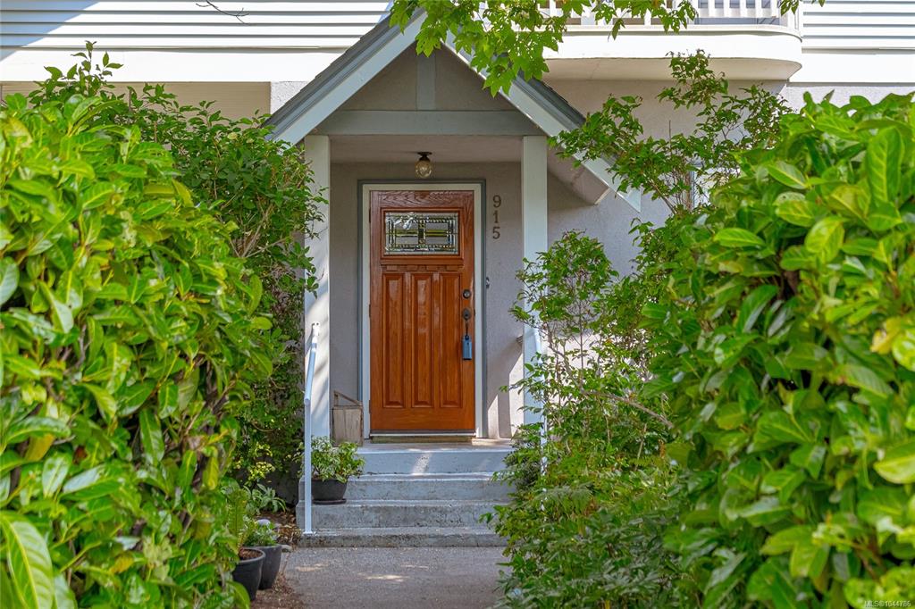 Fourth View of 915 Oliver St, Oak Bay, BC, V8S 4W5