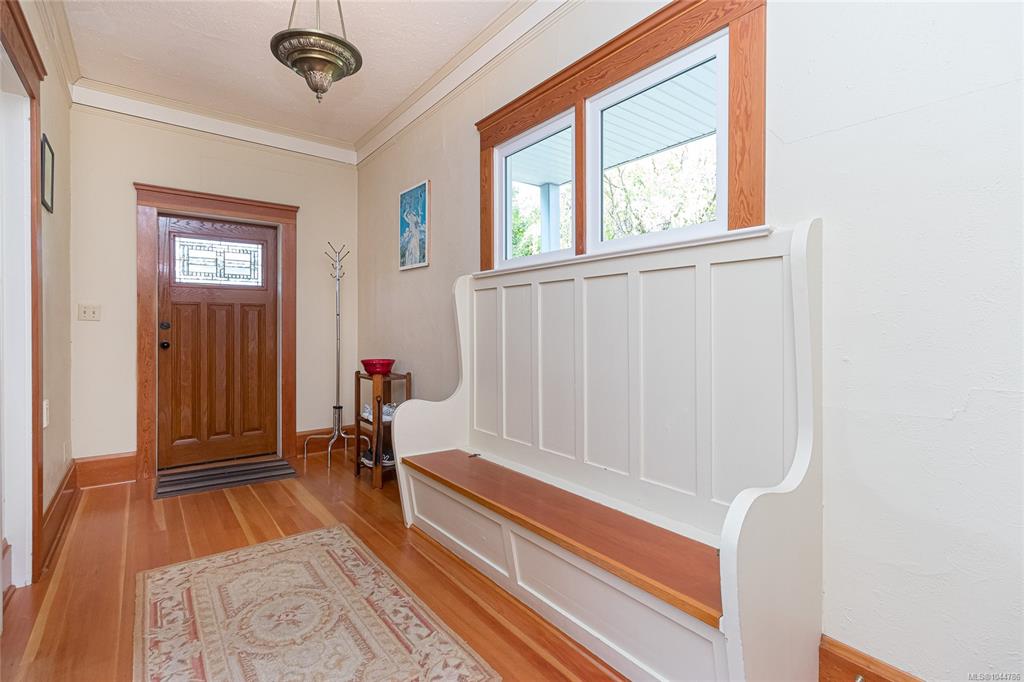 Fifth View of 915 Oliver St, Oak Bay, BC, V8S 4W5