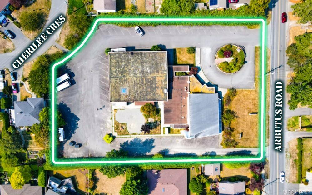 Fourth View of 2625 Arbutus Rd, Saanich, BC, V8N 1W4