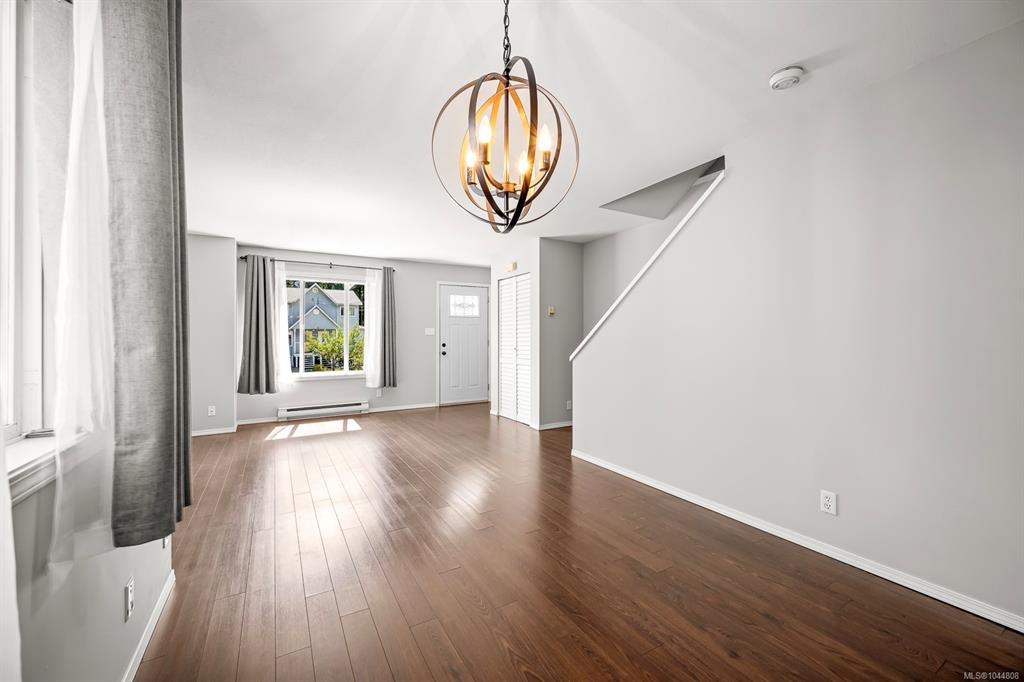 Fifth View of 2221 Embleton Cres, Courtenay, BC, V9M 8W9