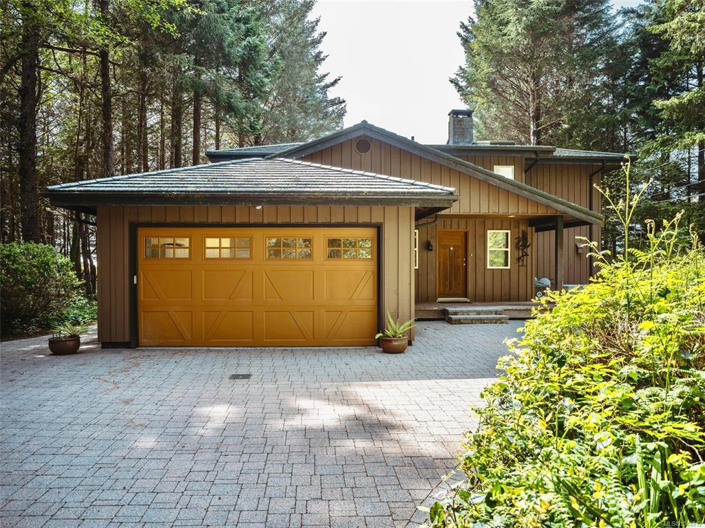 Third View of 1261 Lynn Rd, Tofino, BC, V0R 2Z0