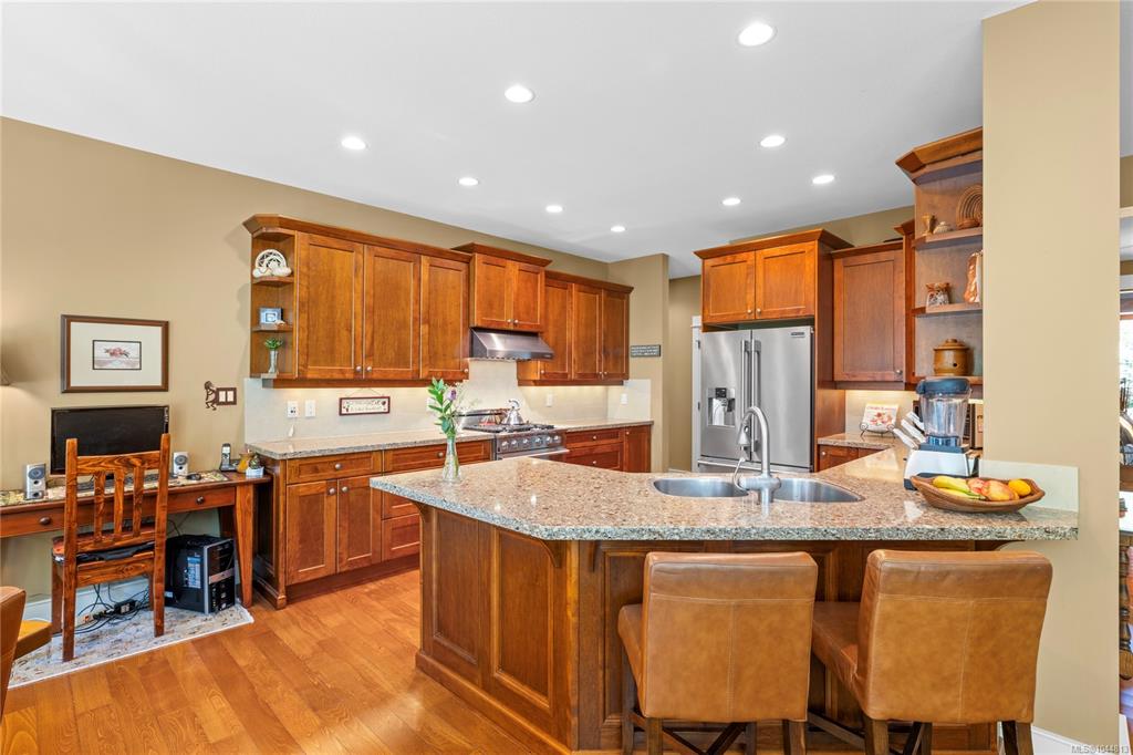 Fifth View of 649 Eaglewood Crt, EAGLEWOOD, Qualicum Beach, BC, V9K 0A3