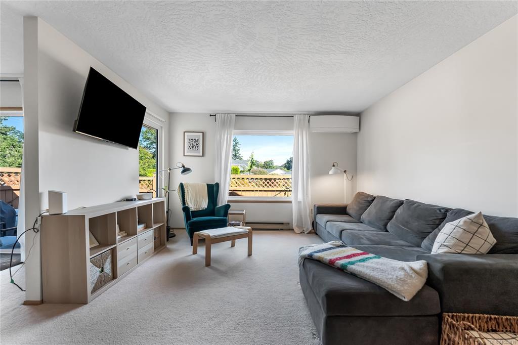 Second View of 4125 Interurban Rd, Oak Glen Estates, Saanich, BC, V8Z 4W8