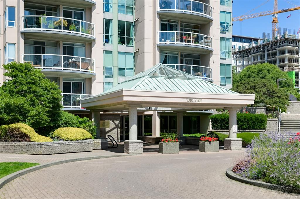 Third View of 1010 View St, Victoria, BC, V8V 4Y3