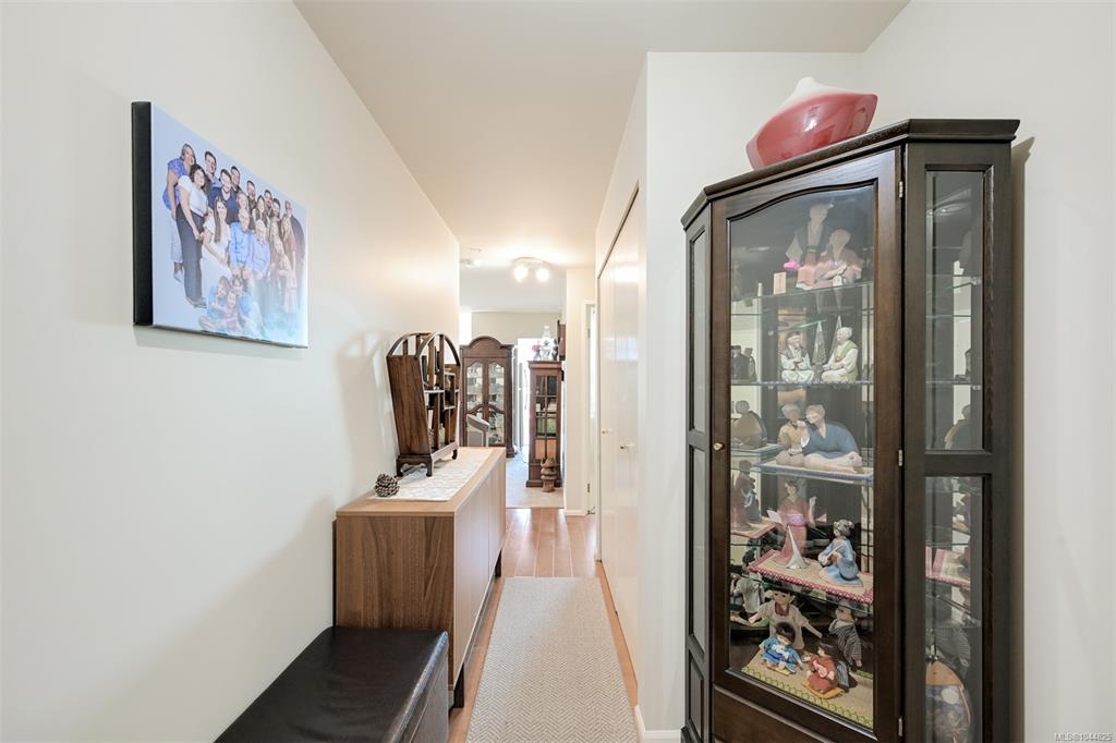 Fourth View of 1010 View St, Victoria, BC, V8V 4Y3