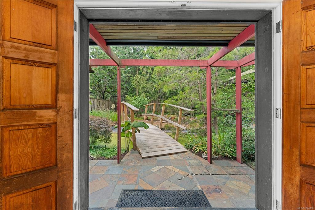 Fifth View of 395 Lyngail Pl, Gabriola Island, BC, V0R 1X1