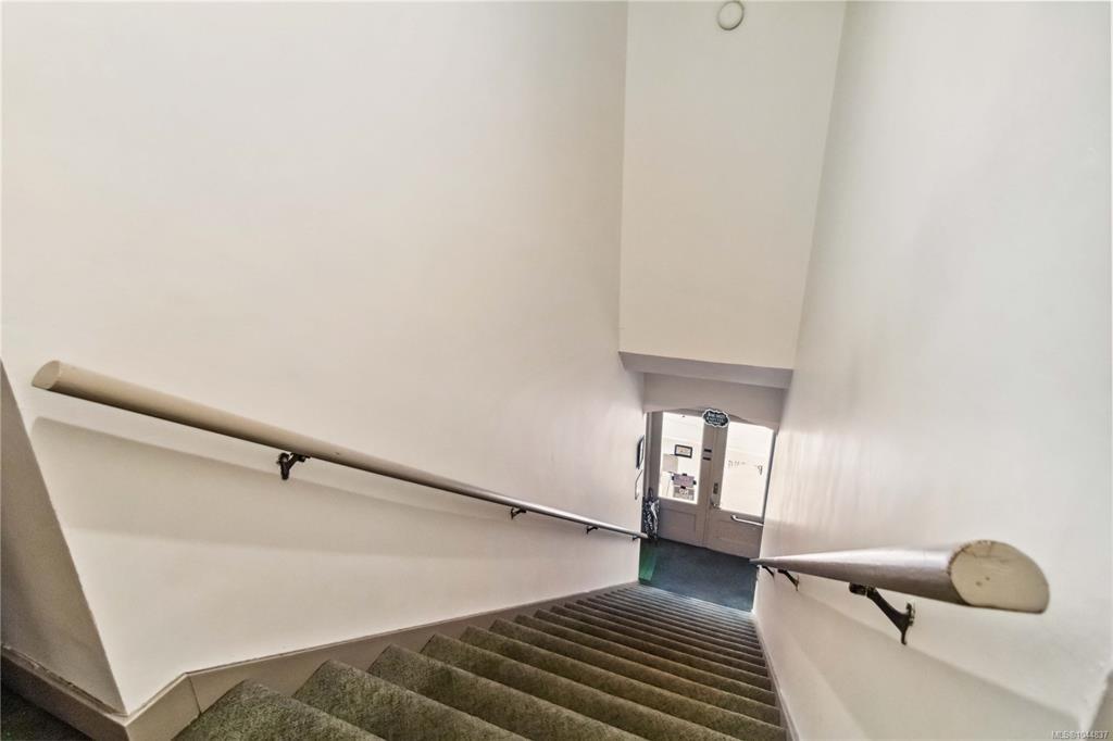 Fifth View of 1612 Quadra St, Victoria, BC, V8W 2L4