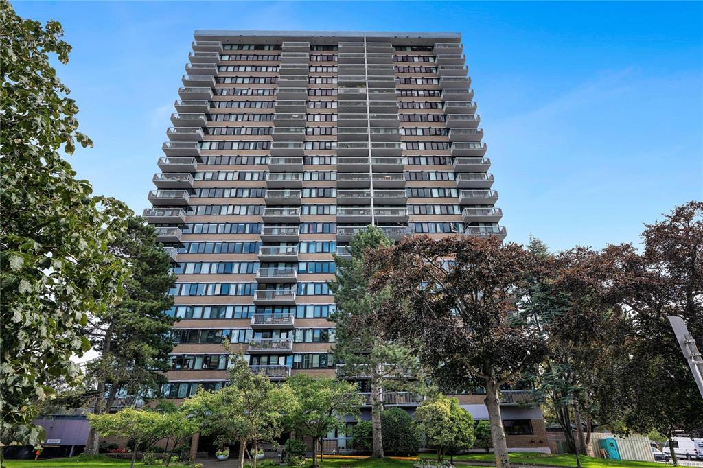 Third View of 647 Michigan St, Orchard House, Victoria, BC, V8V 1S9