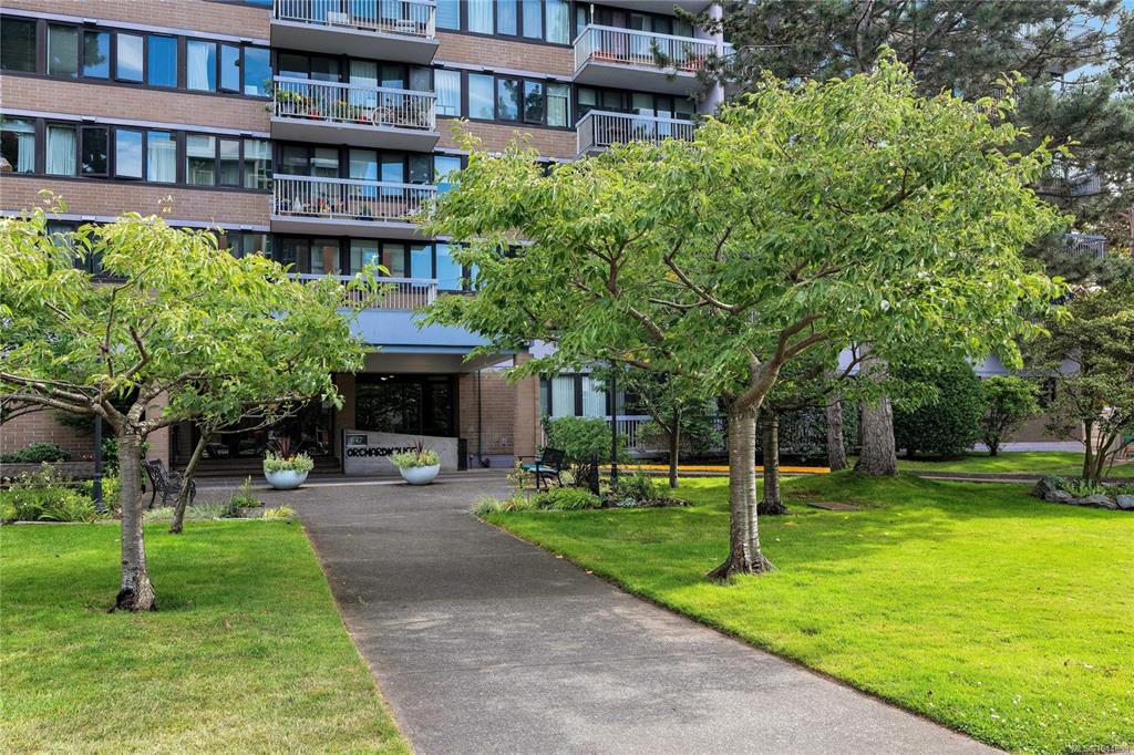 Fourth View of 647 Michigan St, Orchard House, Victoria, BC, V8V 1S9