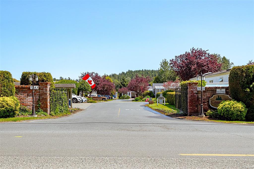 Third View of 7583 Central Saanich Rd, Central Saanich, BC, V8M 2B6