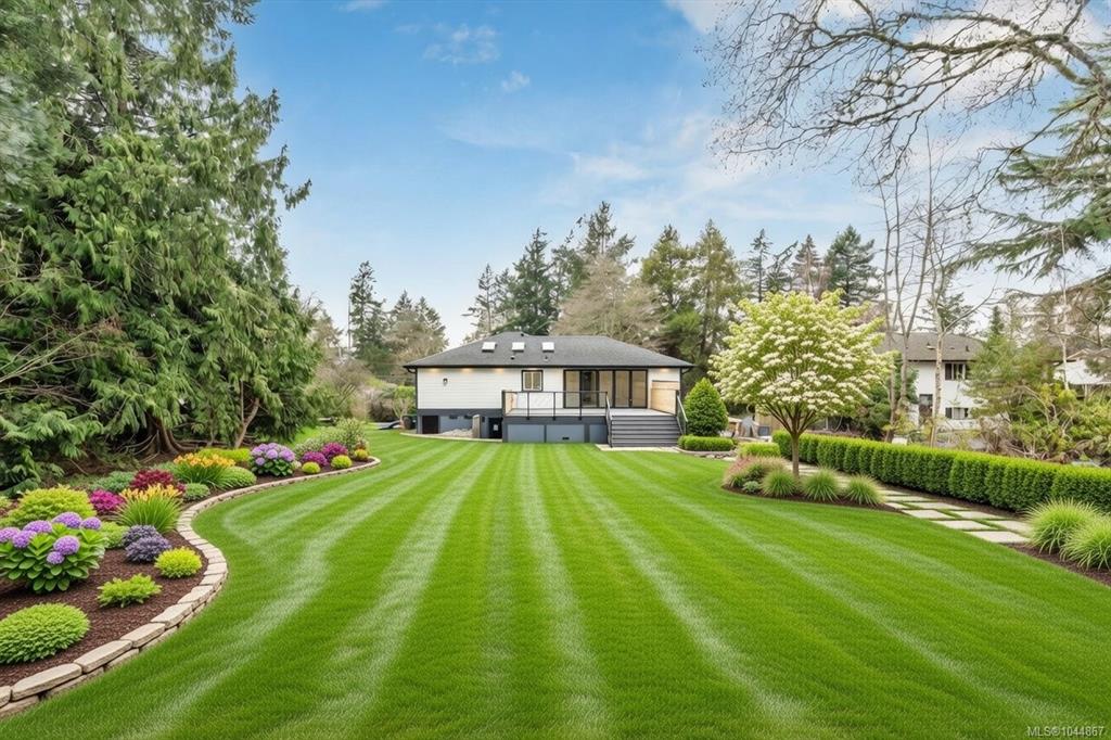 Fourth View of 5281 Santa Clara Ave, Saanich, BC, V8Y 1W6