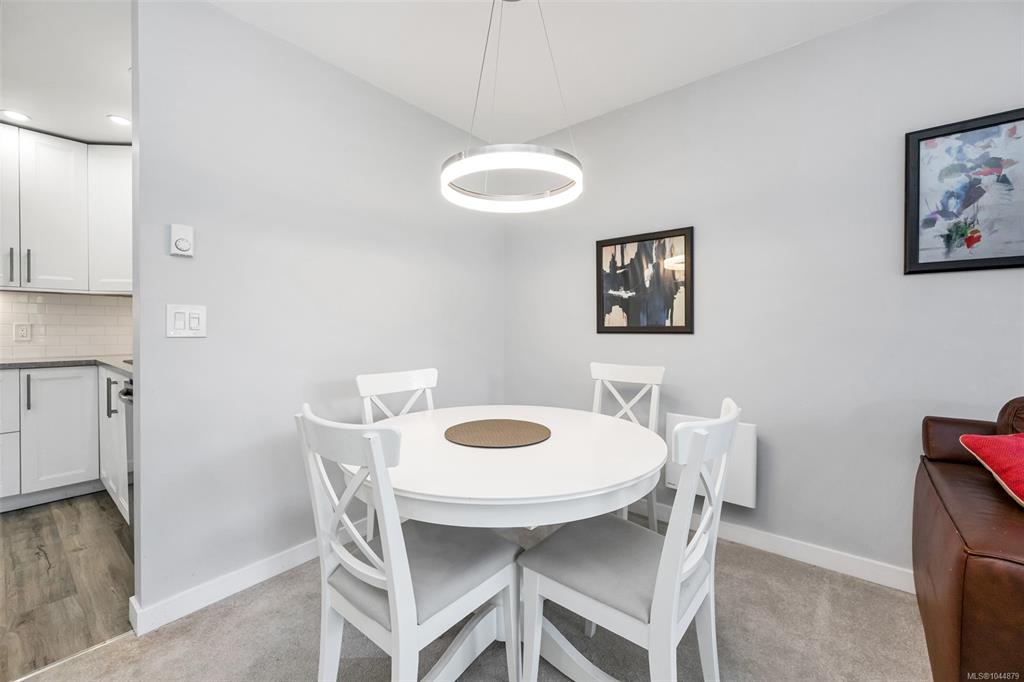 Third View of 3900 Shelbourne St, Saanich, BC, V8P 4H8