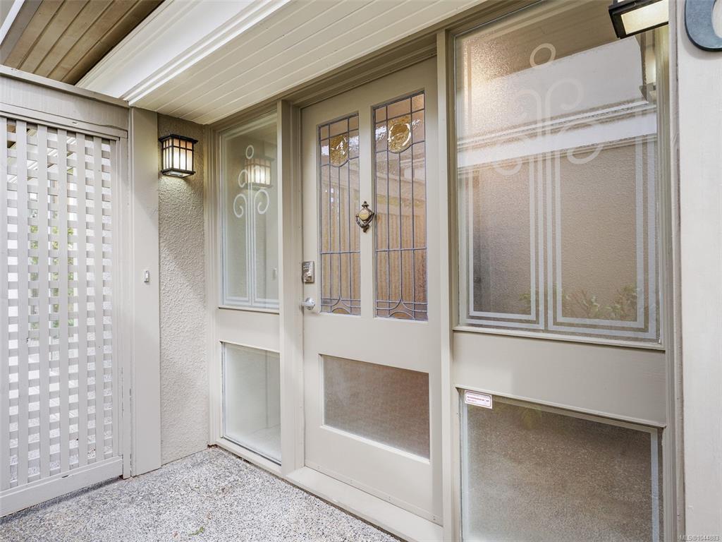 Fifth View of 735 Moss St, Sayward Mews, Victoria, BC, V8V 4N9
