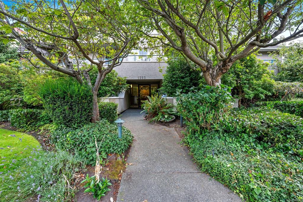 1223 Johnson St, 1044885, BC,