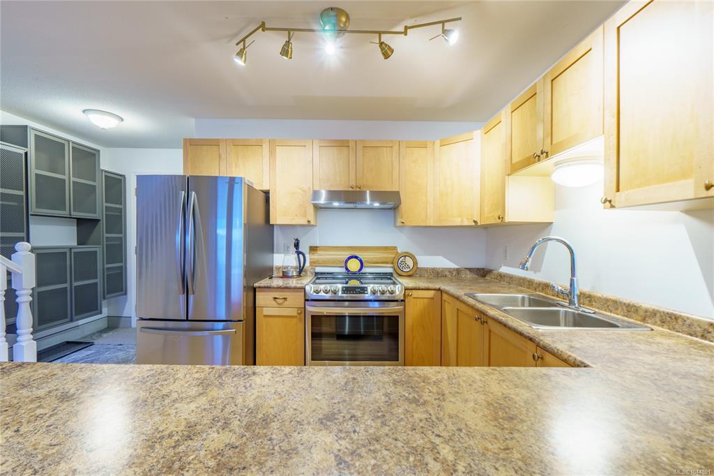 Fifth View of 1553 Larch Rd, Eagleview Manor, Ucluelet, BC, V0R 3A0