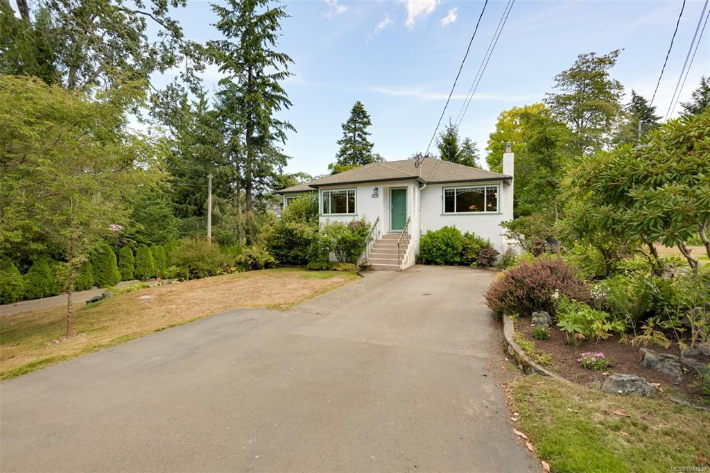 Third View of 3835 Cumberland Rd, Saanich, BC, V8P 3S1