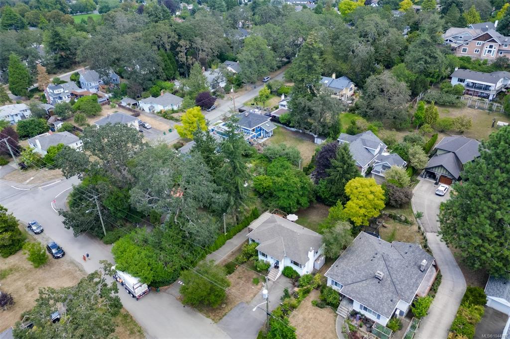Fourth View of 3835 Cumberland Rd, Saanich, BC, V8P 3S1