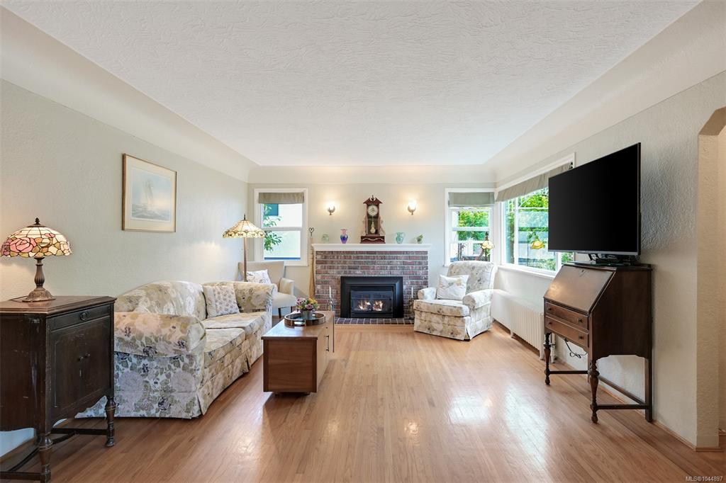 Fifth View of 3835 Cumberland Rd, Saanich, BC, V8P 3S1