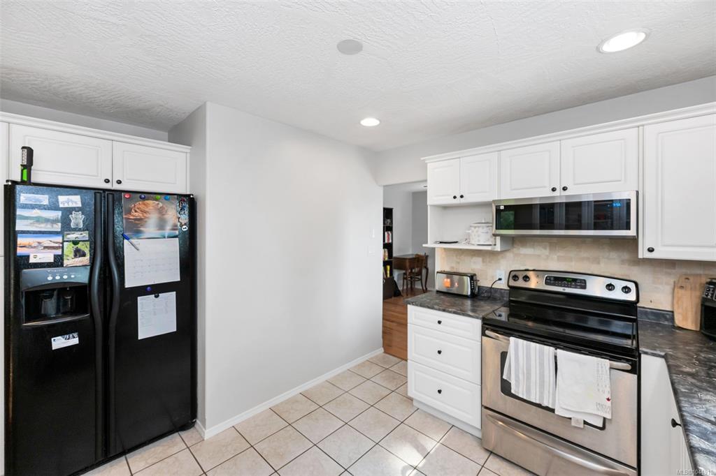 Fifth View of 2437 Benko Rd, Mill Bay, BC, V0R 2P4