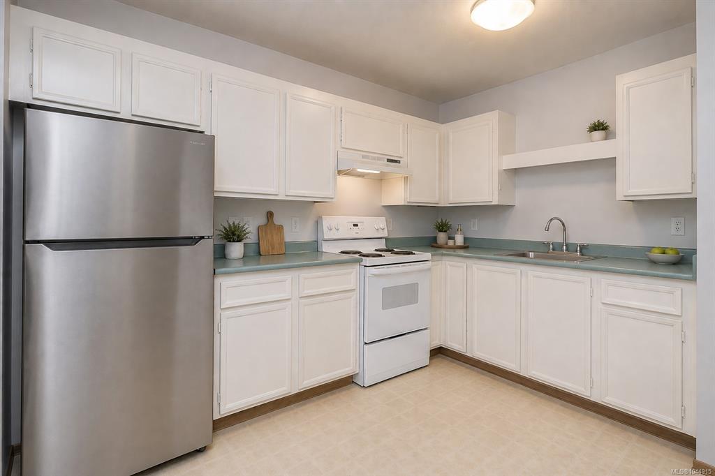 Fifth View of 3240 Glasgow Ave, Glasgow Court, Saanich, BC, V8X 1M2