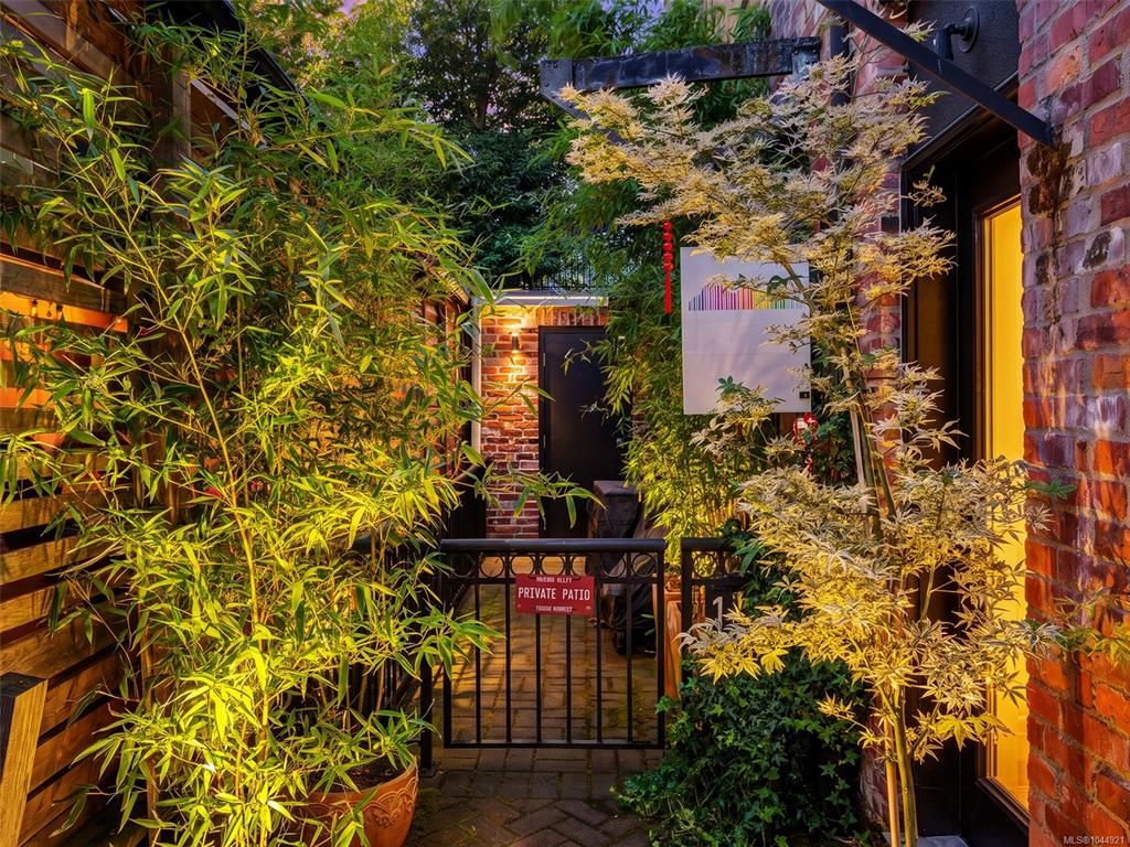 Third View of 532 1 2 Fisgard St, Dragon Alley, Victoria, BC, V8W 1R4