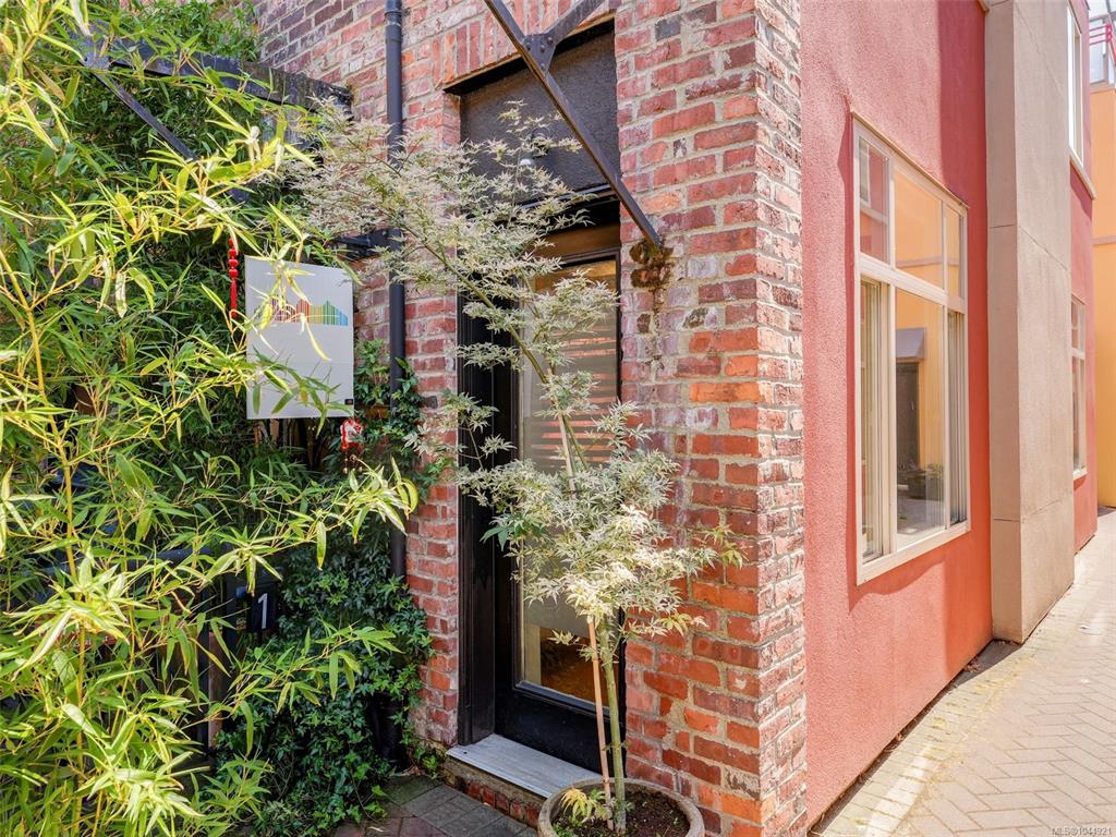 Fourth View of 532 1 2 Fisgard St, Dragon Alley, Victoria, BC, V8W 1R4