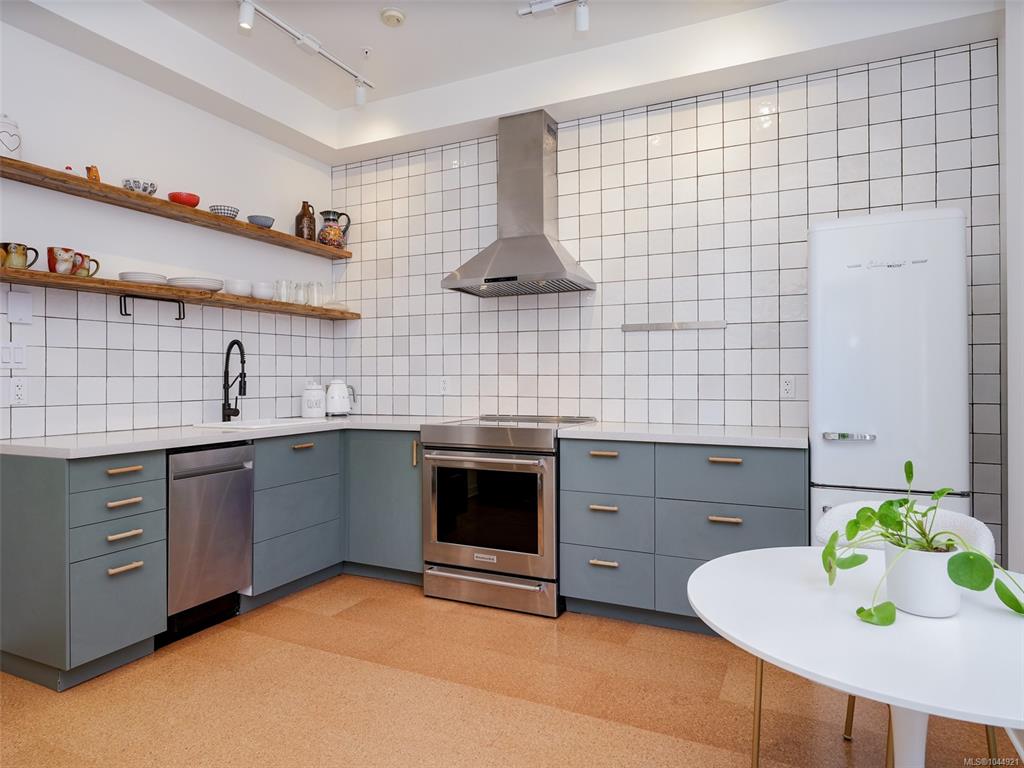 Fifth View of 532 1 2 Fisgard St, Dragon Alley, Victoria, BC, V8W 1R4
