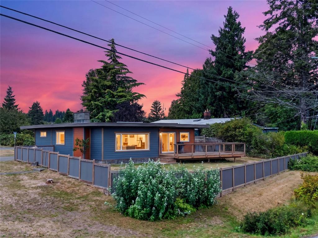 Third View of 3584 Island Hwy, Campbell River, BC, V9W 1E3