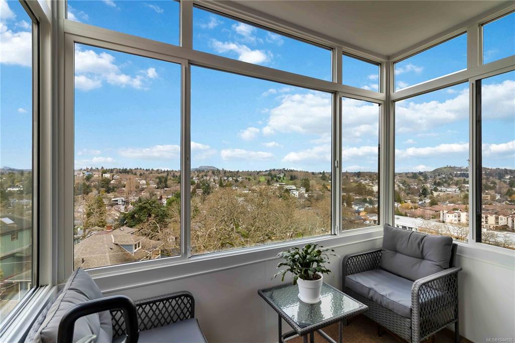 Third View of 2920 Cook St, Spencer Castle, Victoria, BC, V8T 3S7