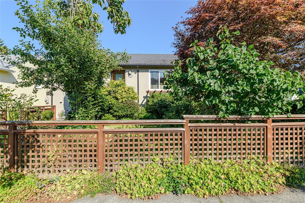 Second View of 129 Moss St, Victoria, BC, V8V 4M2