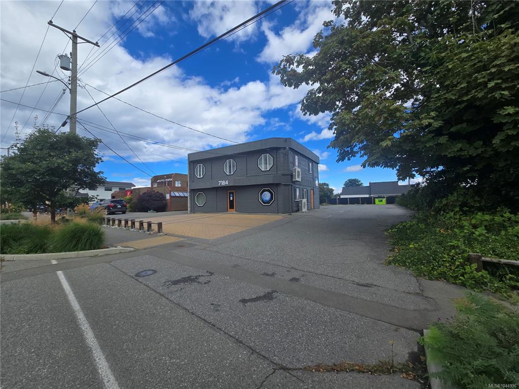 Third View of 7184 Lantzville Rd, Lantzville, BC, V0R 2H0