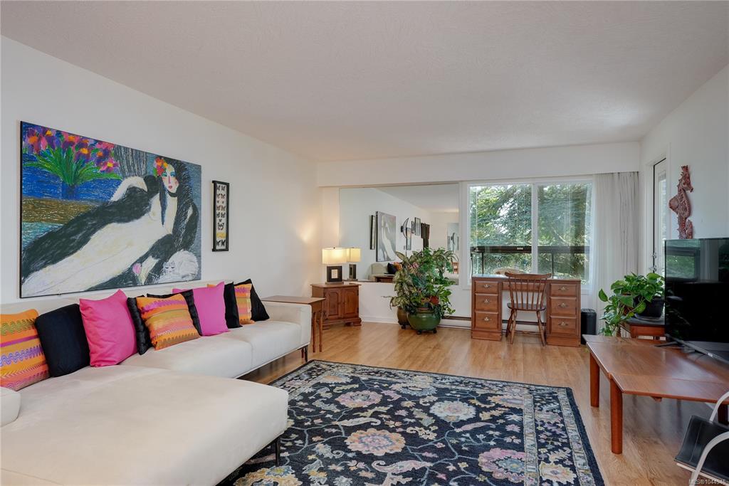 Third View of 1610 Jubilee Ave, Victoria, BC, V8R 6P3
