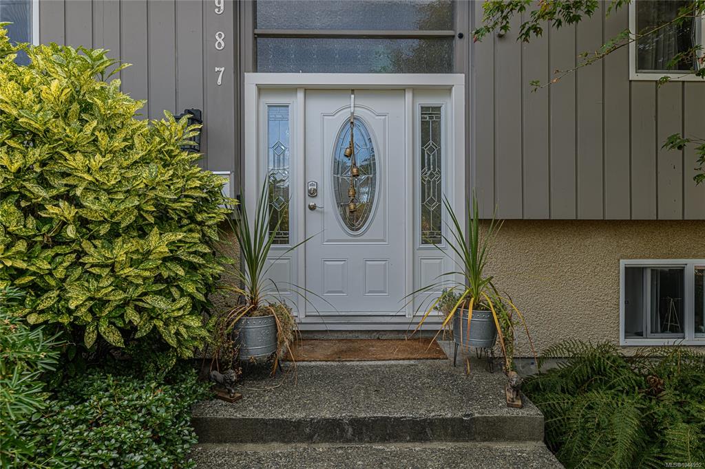 Fourth View of 987 Nicholson St, Saanich, BC, V8X 3K9