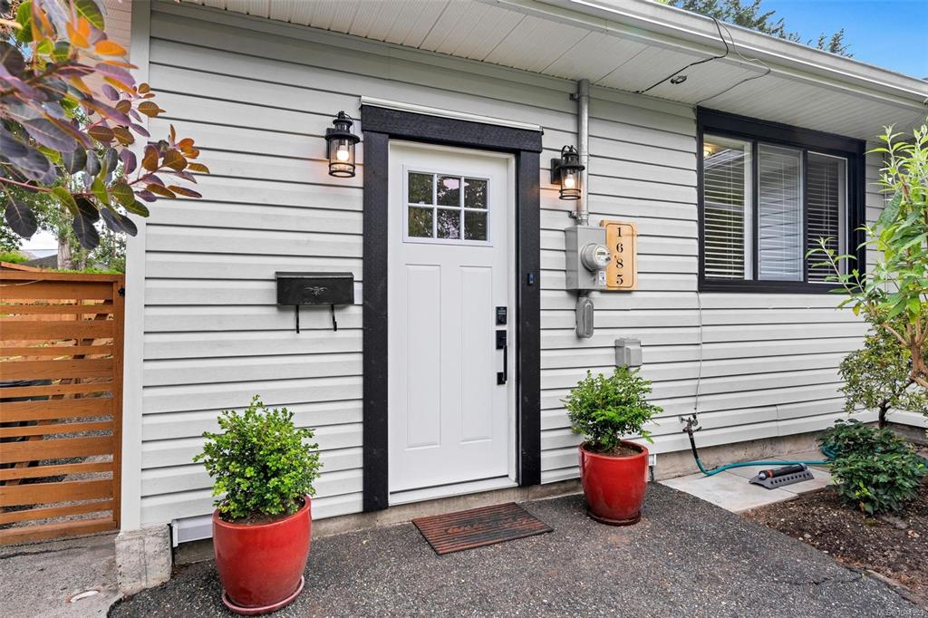 Third View of 1685 Midgard Ave, Saanich, BC, V8P 2Y4