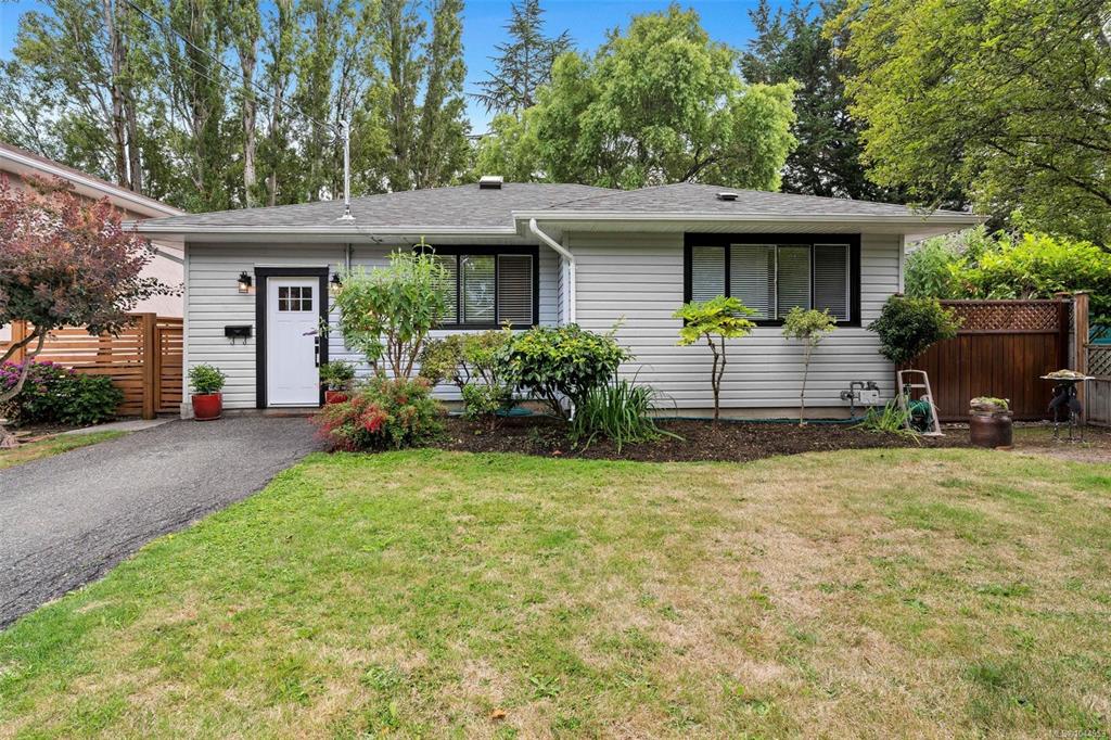 Fourth View of 1685 Midgard Ave, Saanich, BC, V8P 2Y4