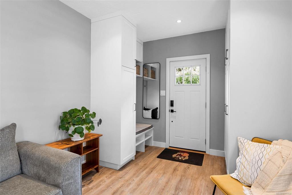 Fifth View of 1685 Midgard Ave, Saanich, BC, V8P 2Y4