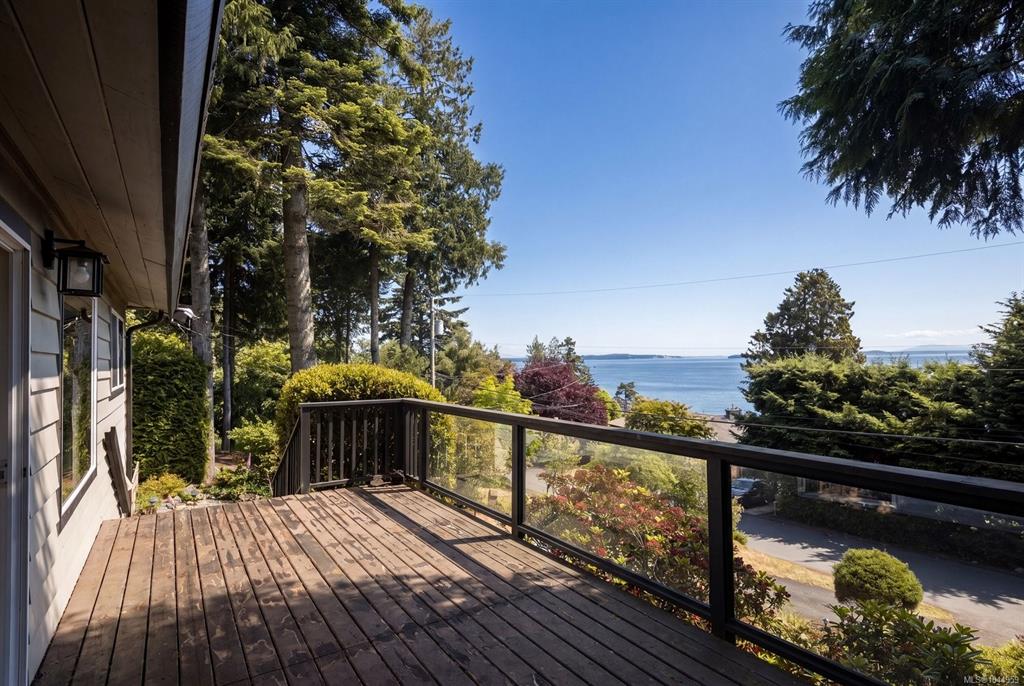 Fourth View of 4950 Lochside Dr, Saanich, BC, V8Y 2E4