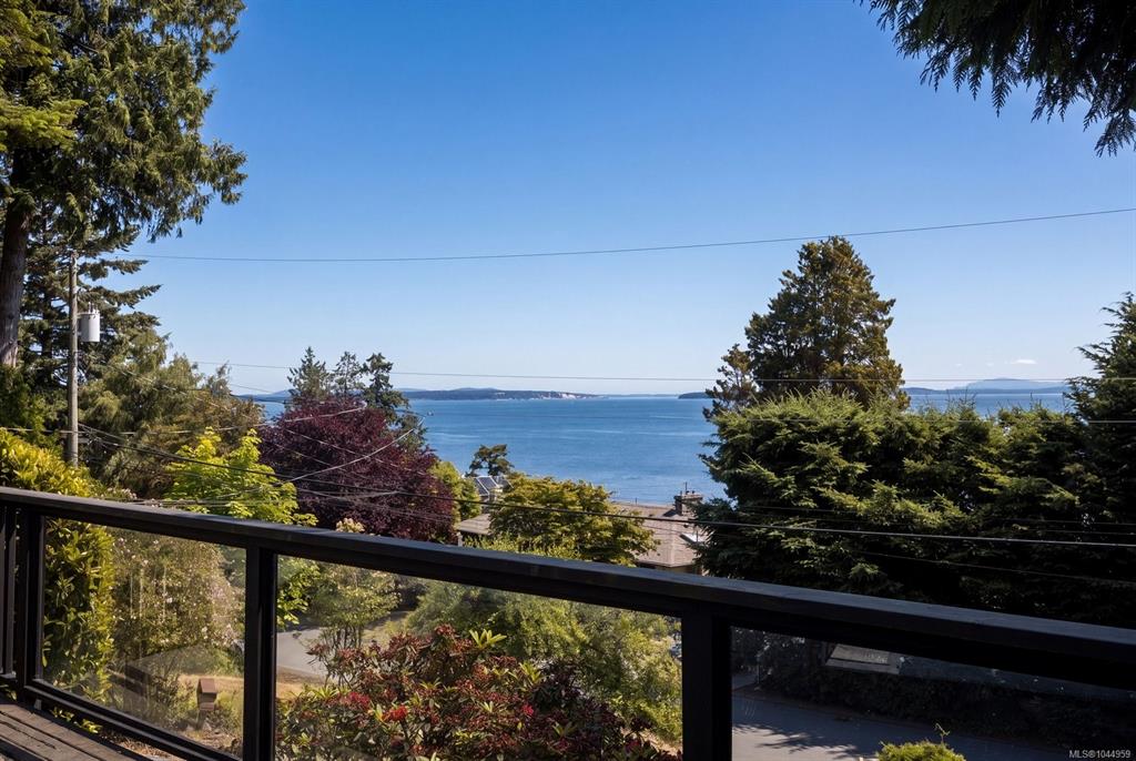 Fifth View of 4950 Lochside Dr, Saanich, BC, V8Y 2E4