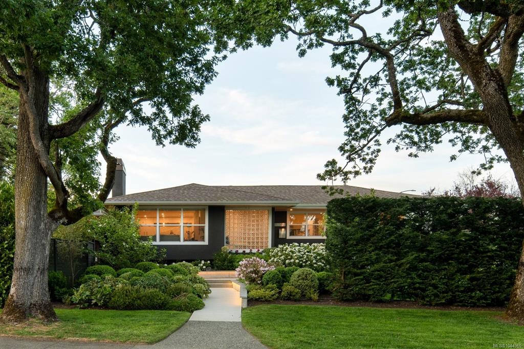 Fourth View of 3311 Gibbs Rd, Oak Bay, BC, V8P 4Y5