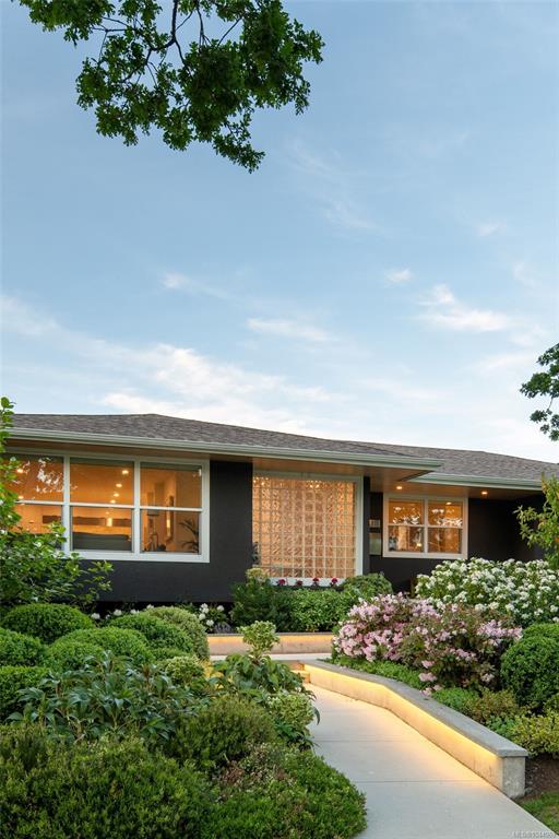 Fifth View of 3311 Gibbs Rd, Oak Bay, BC, V8P 4Y5