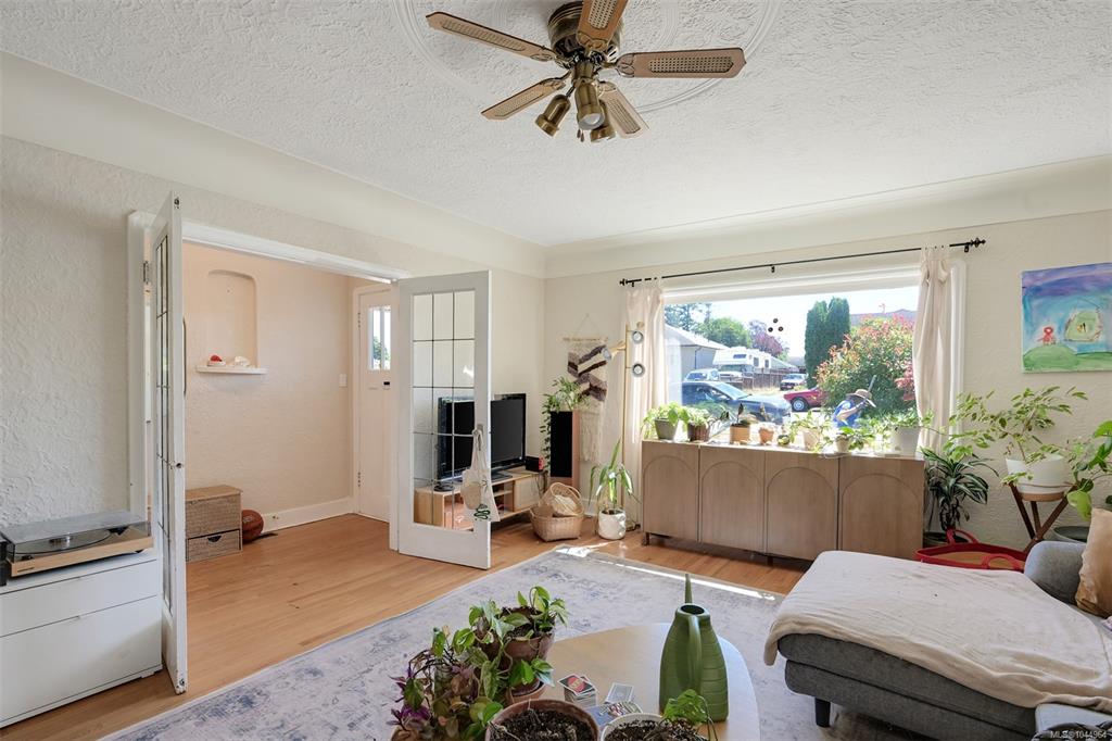 Fourth View of 3172 Donald St, Saanich, BC, V9A 1Y3