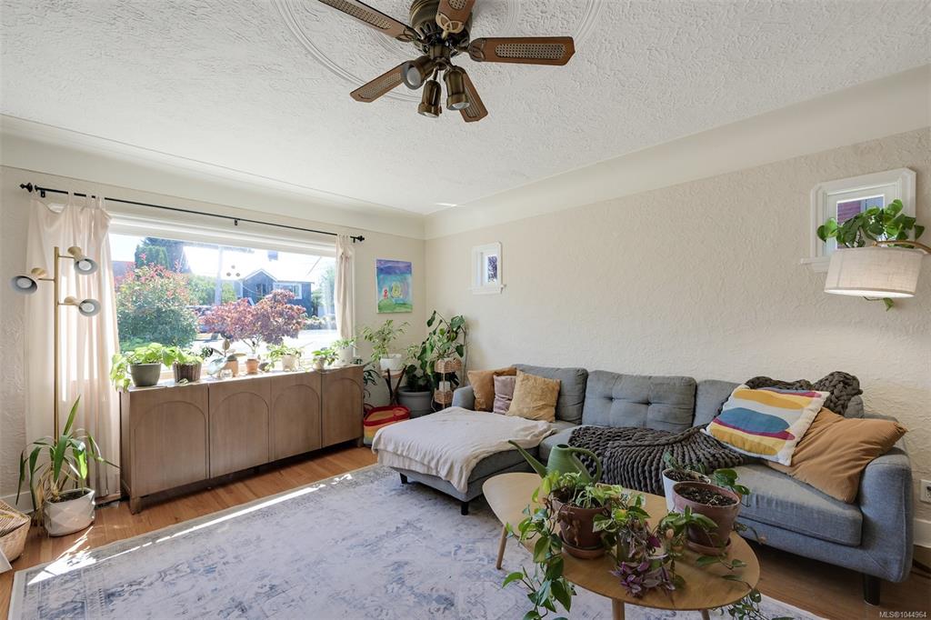 Fifth View of 3172 Donald St, Saanich, BC, V9A 1Y3