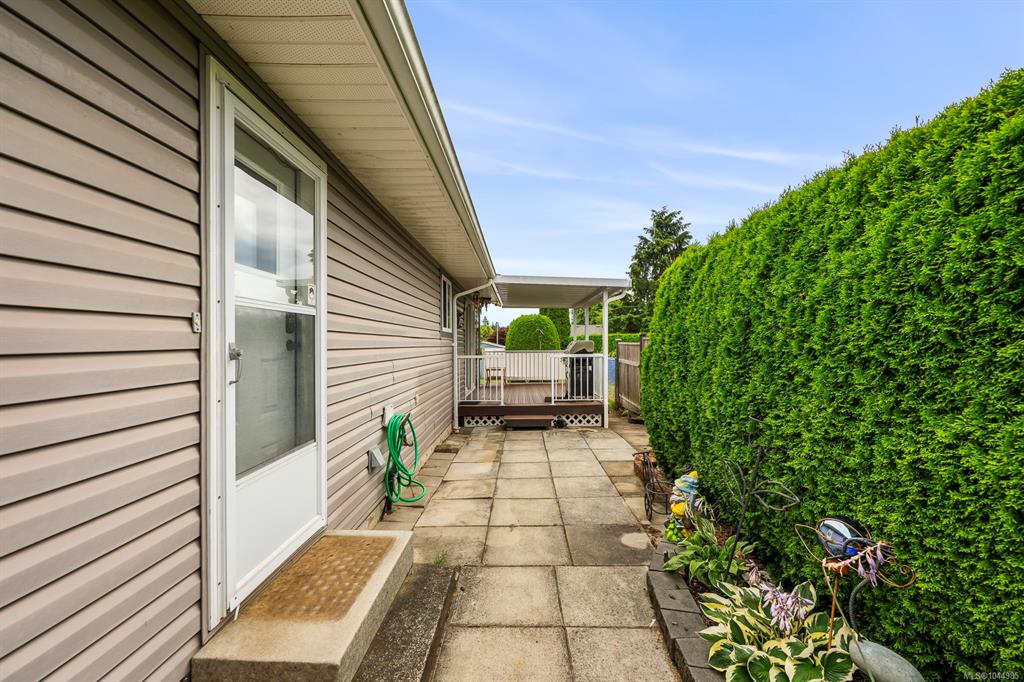 Third View of 2233 6th St E, Courtenay, BC, V9N 7T8