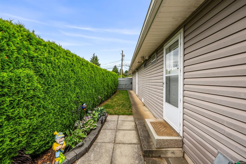 Fifth View of 2233 6th St E, Courtenay, BC, V9N 7T8