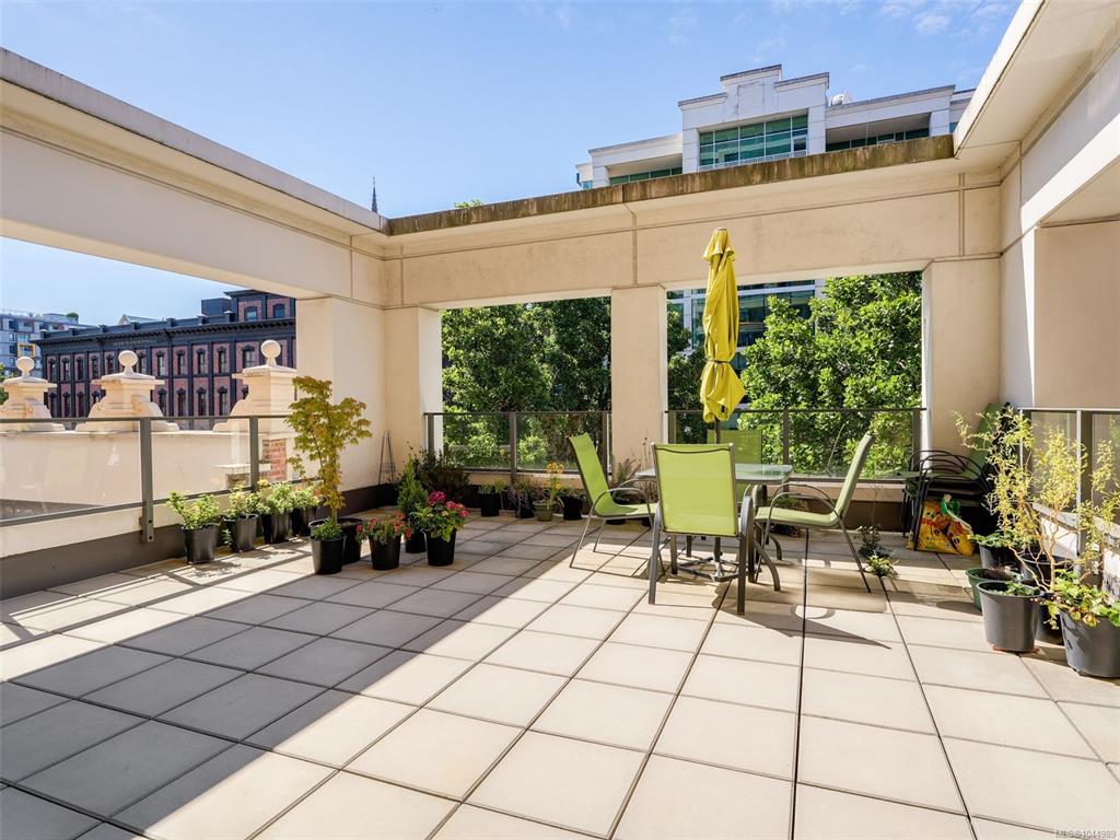 Third View of 728 Yates St, Victoria, BC, V8W 0C8