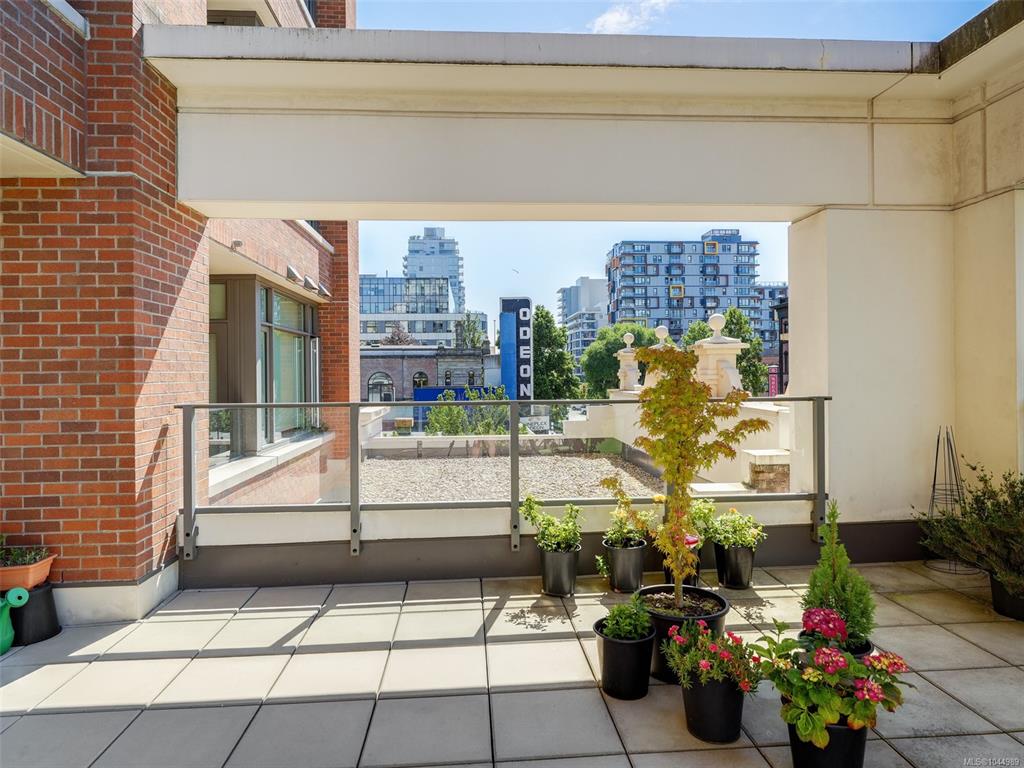 Fourth View of 728 Yates St, Victoria, BC, V8W 0C8