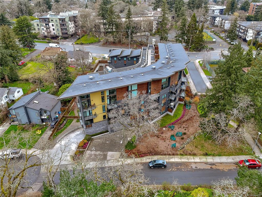 Fourth View of 991 Mckenzie Ave, Saanich, BC, V8X 0B5