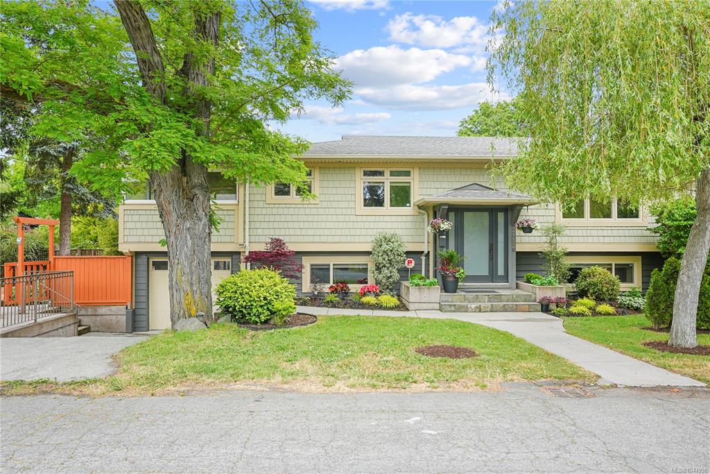2112 Pentland Rd, 1044998, BC,