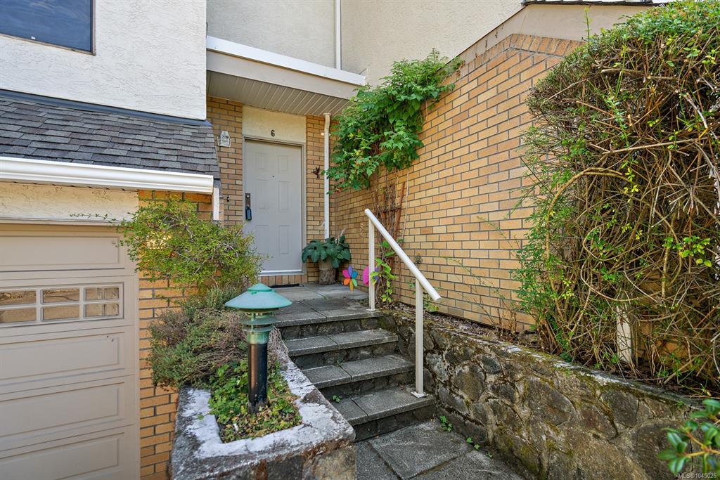 Third View of 1404 Mckenzie Ave, Saanich, BC, V8N 1A1